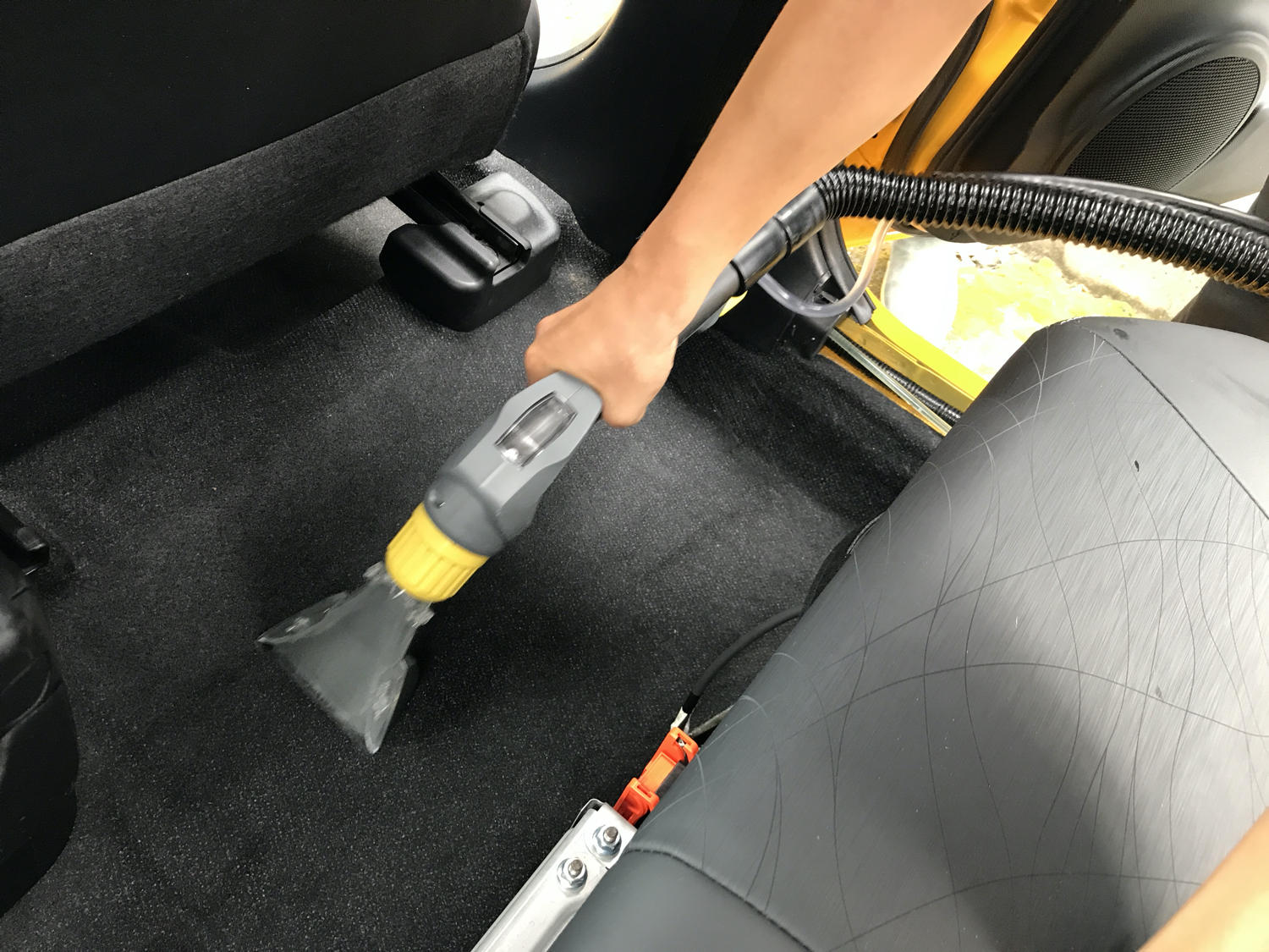 マットクリーニング 東京で高級手洗い出張洗車japan Gold Wash